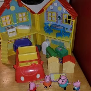 Peppa Pig Fold-n-Carry Playset Yellow House with Furniture and 4 Figures